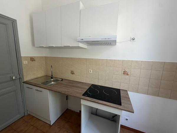 APPARTEMENT RENOVE- PLACE DE PARKING- COMMODITES A PROXIMITES