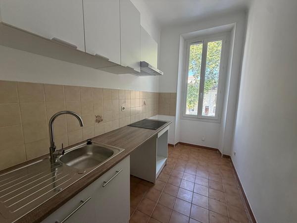 APPARTEMENT RENOVE- PLACE DE PARKING- COMMODITES A PROXIMITES