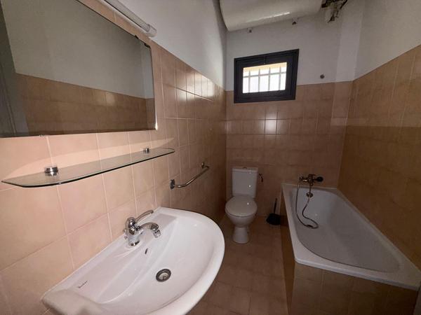 APPARTEMENT RENOVE- PLACE DE PARKING- COMMODITES A PROXIMITES