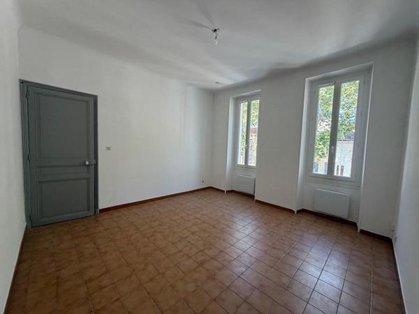 APPARTEMENT RENOVE- PLACE DE PARKING- COMMODITES A PROXIMITES