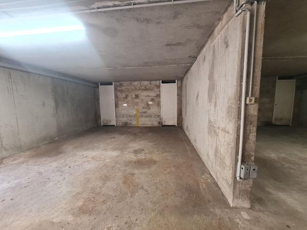Bld J. Verne - Place de parking  en sous-sol d'une copropriété à louer
