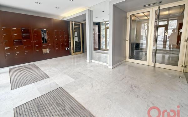 Appartement à vendre    2 pièces • 70,88 m2 Paris 17