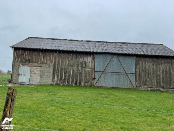 Sur l'axe LASSAY-LES-CHATEAUX/BAGNOLES DE L'ORNE maison en pierres comprenant :
- Au rez-de-ch...