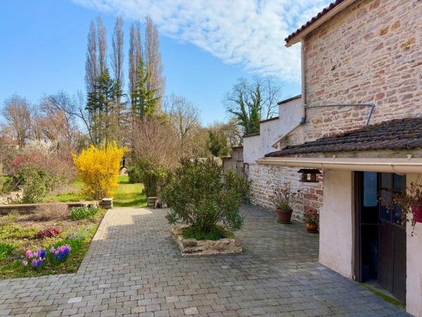 Maison familiale 144m² à vendre 6 pièces TOURNUS (71)