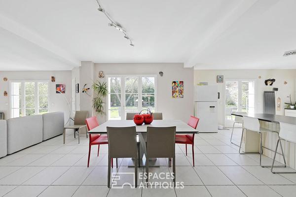Maison contemporaine avec jardin et verger