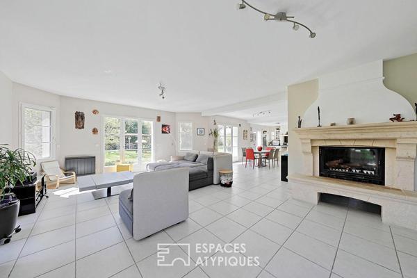 Maison contemporaine avec jardin et verger