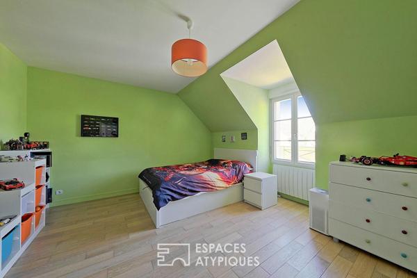 Maison contemporaine avec jardin et verger