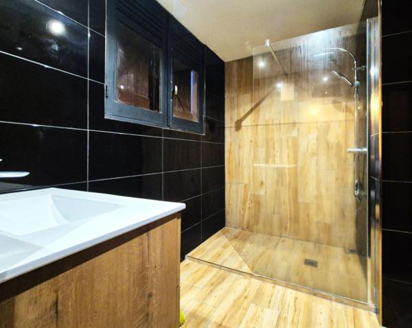 Maison à vendre 9 pièces BASSE TERRE (971)