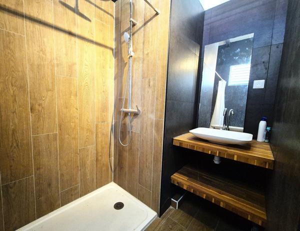 Maison à vendre 9 pièces BASSE TERRE (971)