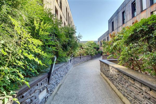 MONTREUIL LIMITE FONTENAY, 3 PIECES RECENT LUMINEUX VENDU LOUE, FIN DE BAIL 2027.