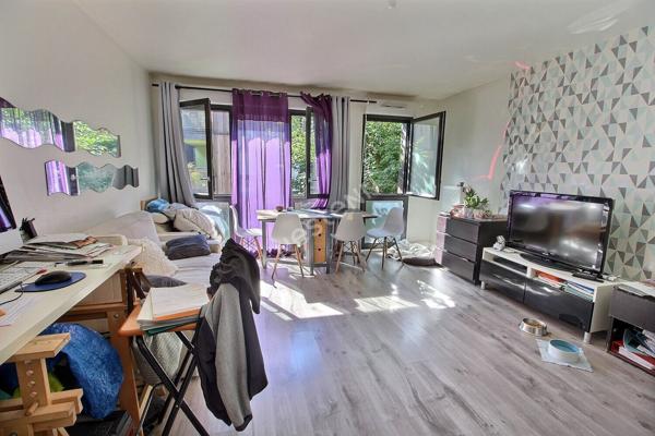 MONTREUIL LIMITE FONTENAY, 3 PIECES RECENT LUMINEUX VENDU LOUE, FIN DE BAIL 2027.