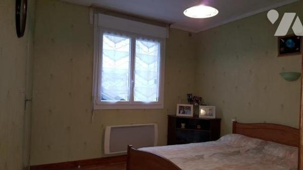 A VENDRE à VILLAINES-LA-JUHEL centre (53): agréable maison d'habitation comprenant salon/séjour...