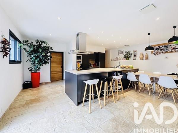 Maison à vendre 5 pièces 152 m² Arles