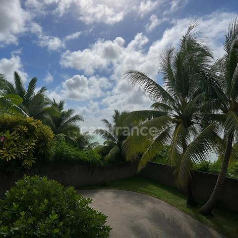 Maison à vendre 4 pièces LES TROIS ILETS (972) - Deux logements, deux usages : vivez, louez, investissez intelligemment aux Trois-Îlets