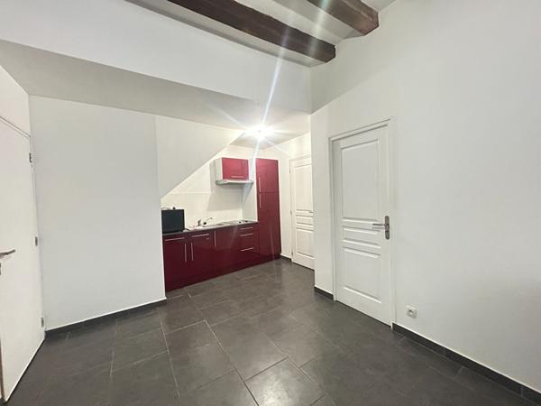 APPARTEMENT MEUBLÉ EN RDC - 37m² - CENTRE-VILLE - CHATEAU-GONTIER