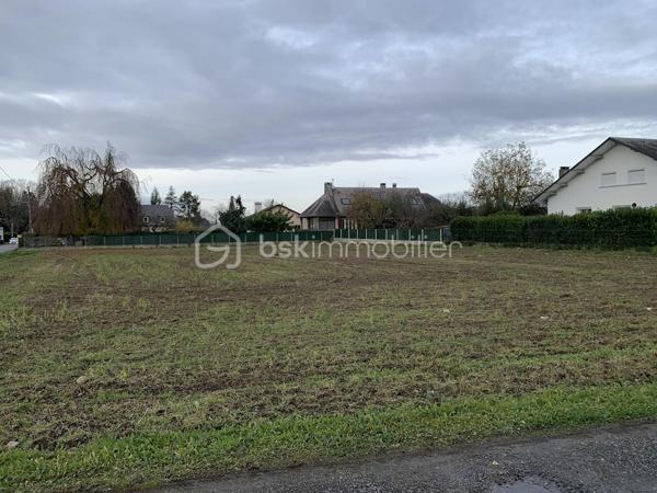 Terrain de 1 093 m²