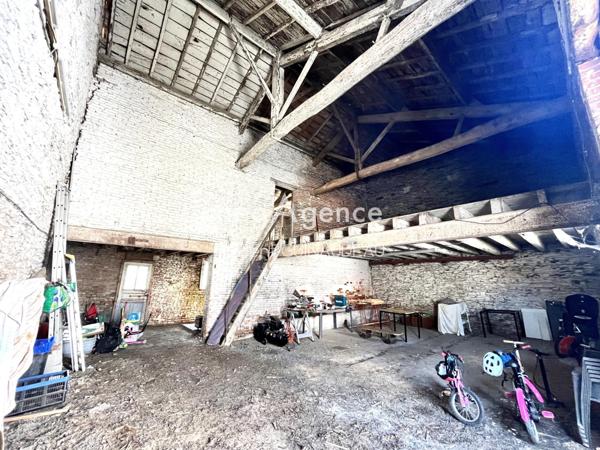 Maison à BEGROLLES-EN-MAUGES, 49122 - 1 pièce 180m²