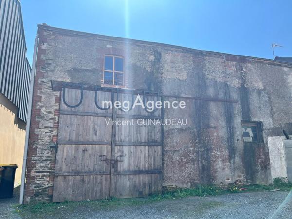 Maison à BEGROLLES-EN-MAUGES, 49122 - 1 pièce 180m²