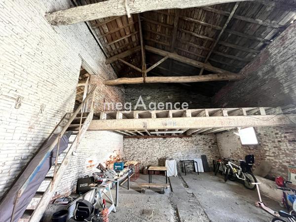 Maison à BEGROLLES-EN-MAUGES, 49122 - 1 pièce 180m²