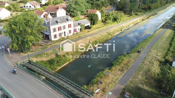 Ancien restaurant au bord du canal à Beffes