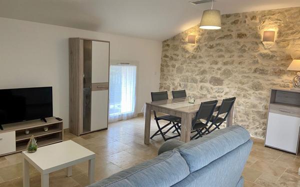 Maison à louer    4 pièces •  Clansayes