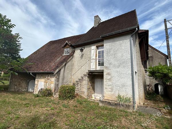 Maison en pierre à fort potentiel au coeur du Couchois sur terrain clos de 780 m²