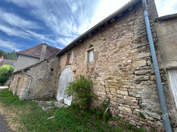 Maison en pierre à fort potentiel au coeur du Couchois sur terrain clos de 780 m²