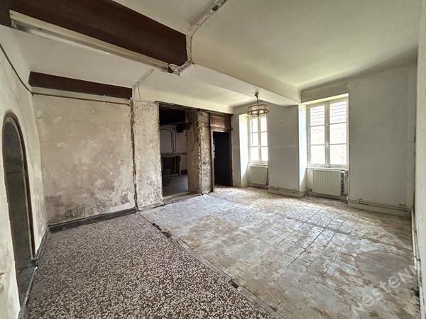 Maison en pierre à fort potentiel au coeur du Couchois sur terrain clos de 780 m²