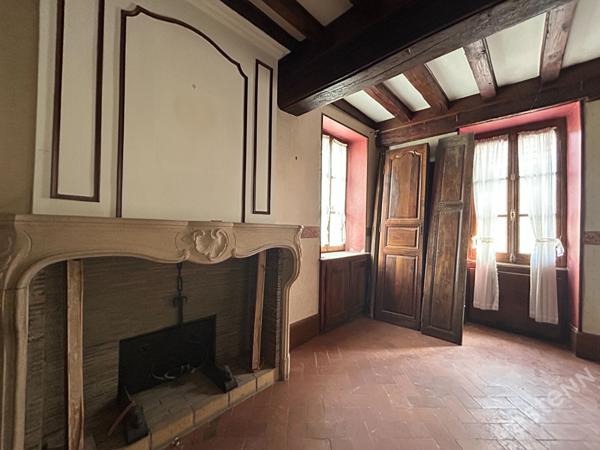 Maison en pierre à fort potentiel au coeur du Couchois sur terrain clos de 780 m²