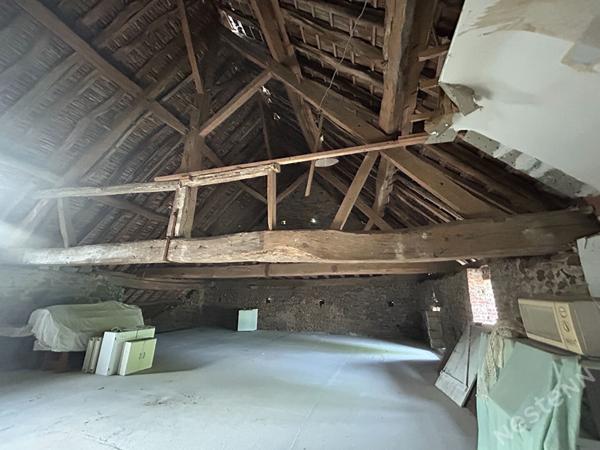 Maison en pierre à fort potentiel au coeur du Couchois sur terrain clos de 780 m²
