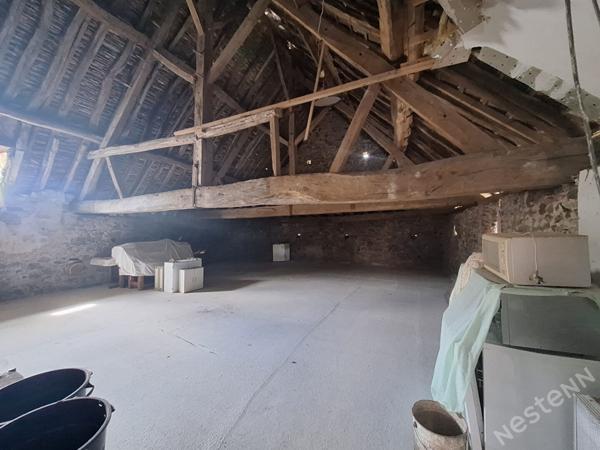 Maison en pierre à fort potentiel au coeur du Couchois sur terrain clos de 780 m²