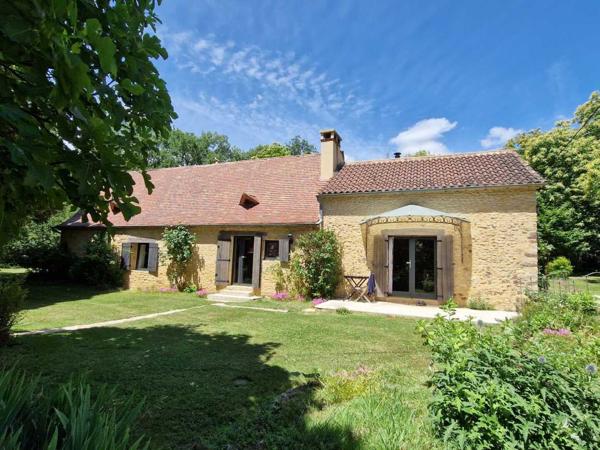 Maison ancienne - Le bugue Ensemble périgordin rénové, ses deux roulottes et terrain de plus de 4 ha.