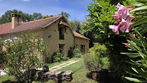 Maison ancienne - Le bugue Ensemble périgordin rénové, ses deux roulottes et terrain de plus de 4 ha.