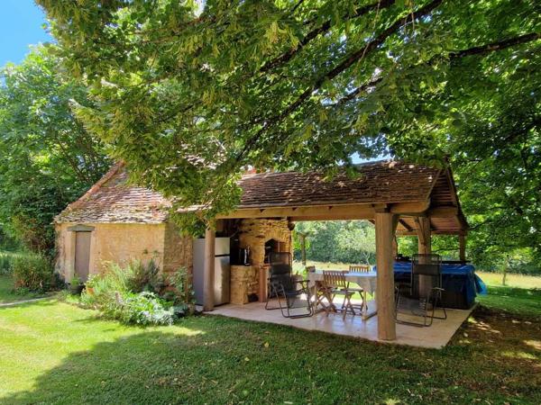 Maison ancienne - Le bugue Ensemble périgordin rénové, ses deux roulottes et terrain de plus de 4 ha.