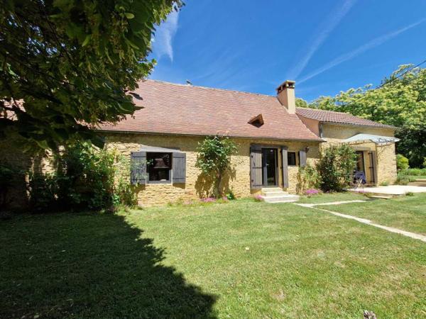 Maison ancienne - Le bugue Ensemble périgordin rénové, ses deux roulottes et terrain de plus de 4 ha.