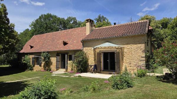 Maison ancienne - Le bugue Ensemble périgordin rénové, ses deux roulottes et terrain de plus de 4 ha.