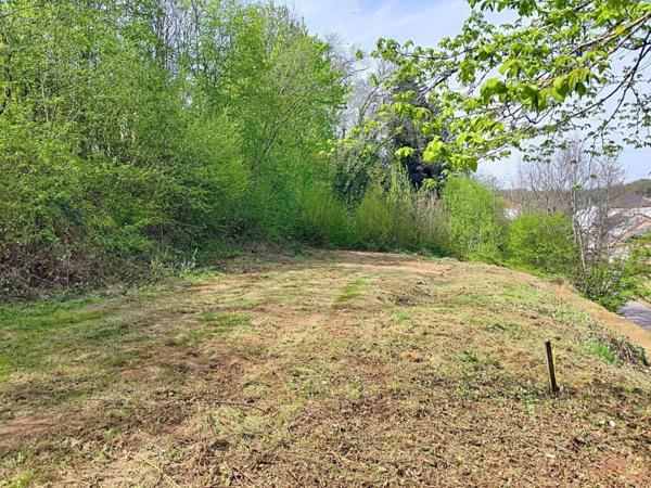 Spacieux terrain hors lotissement avec permis accordé !