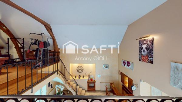 Propriété d'exception de 367m2 à Sens, 7 chambres, 12 pièces, piscines et spa.