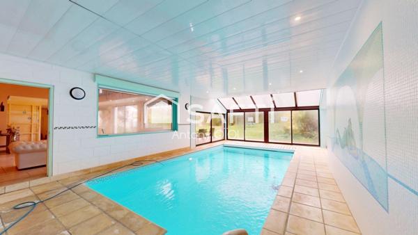 Propriété d'exception de 367m2 à Sens, 7 chambres, 12 pièces, piscines et spa.