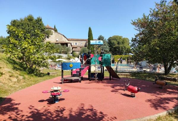 INVESTISSEMENT LOCATIF – BERRIAS ET CASTELJAU - Résidence Vacances Bleues Lou Castel***- 6,59%  de rentabilité