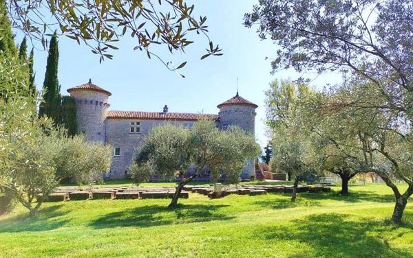INVESTISSEMENT LOCATIF – BERRIAS ET CASTELJAU - Résidence Vacances Bleues Lou Castel***- 6,59%  de rentabilité