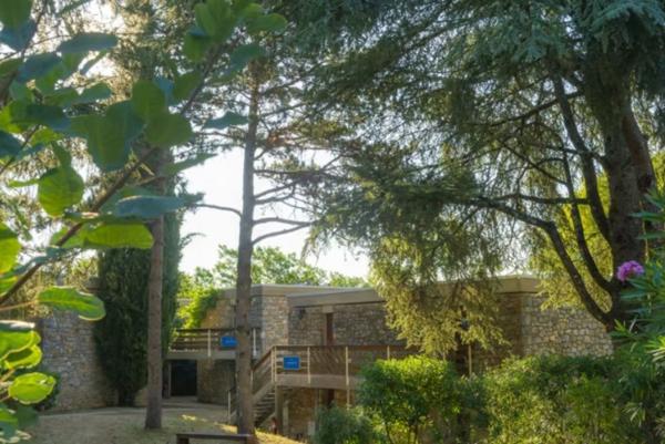 INVESTISSEMENT LOCATIF – BERRIAS ET CASTELJAU - Résidence Vacances Bleues Lou Castel***- 6,59%  de rentabilité