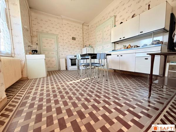 Maison de bourg et sa grange