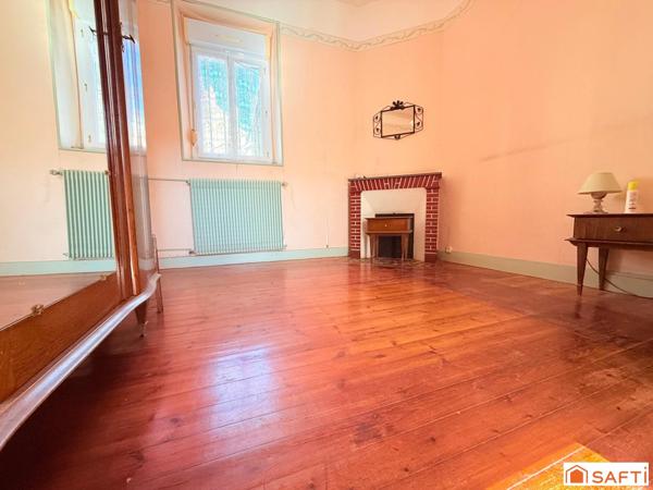 Maison de bourg et sa grange