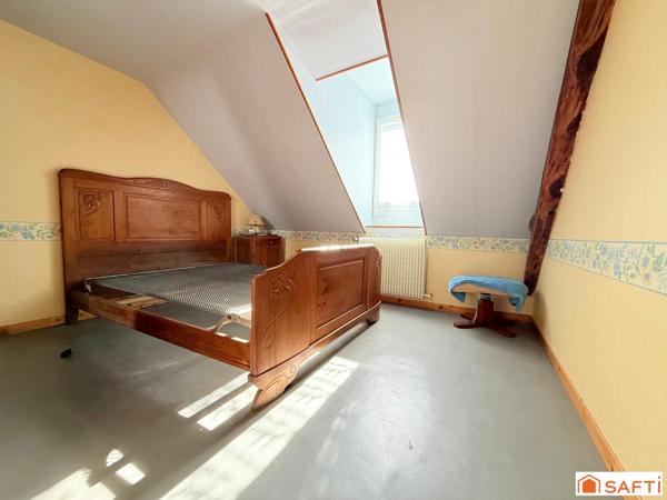 Maison de bourg et sa grange