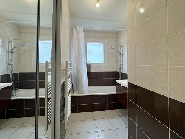 Maison de plain-pied, 4 pièces à louer - LES MATHES