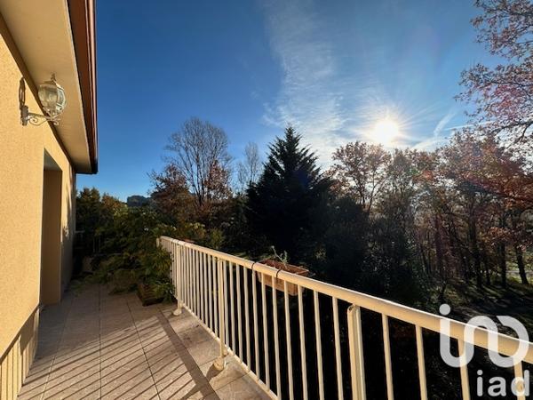 House for sale 5 rooms 137 m² Saint-Jean-Lespinasse