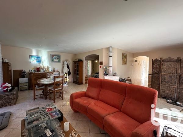House for sale 5 rooms 137 m² Saint-Jean-Lespinasse
