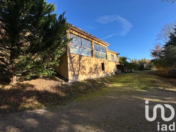 House for sale 5 rooms 137 m² Saint-Jean-Lespinasse