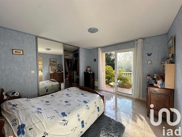 House for sale 5 rooms 137 m² Saint-Jean-Lespinasse